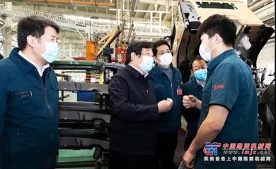 譚旭光深入山東濟寧地區(qū)企業(yè)開展市場調研，助推山推高質量發(fā)展