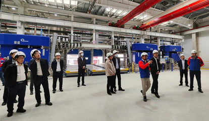 張家港市委書記韓衛(wèi)一行蒞臨海虹老人張家港工廠開展現場調研